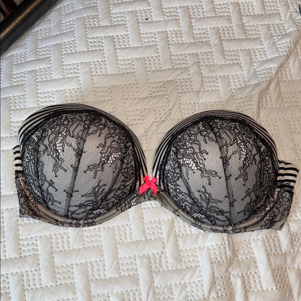 Black Lace Strapless Bra with Pink Bow